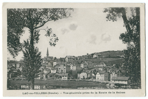 Lac-ou-Villers (Doubs). - Vue générale prise de la route de la Suisse [vue d'ensemble du village, depuis l'est], 2e quart 20e siècle [avant 1945]. © Région Bourgogne-Franche-Comté, Inventaire du patrimoine