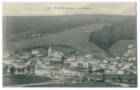 1103. Villers-le-Lac - Vue générale [le village, vu du sud-est], 1er quart 20e siècle [guerre 1914-1918 ?]. La maison et l'atelier sont visibles à l'arrière-plan à droite. © Région Bourgogne-Franche-Comté, Inventaire du patrimoine