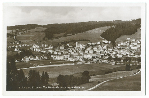 3 - Lac ou Villers - Vue générale prise de la gare, décennie 1930 [avant 1938]. Le bâtiment est visible au centre à droite. © Région Bourgogne-Franche-Comté, Inventaire du patrimoine