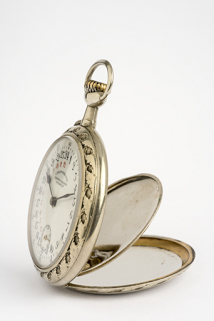 Vue de profil, fond et cuvette ouverts. © Région Bourgogne-Franche-Comté, Inventaire du patrimoine