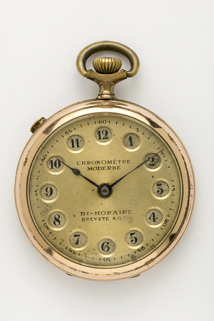 Face supérieure, avec affichage des heures de 1 à 12 (par défaut). © Région Bourgogne-Franche-Comté, Inventaire du patrimoine