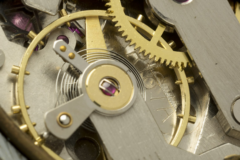 3e montre, mouvement Parrenin HP 40 : numéro de modèle Lip (R 167 A)  gravé près du pont de balancier. © Région Bourgogne-Franche-Comté, Inventaire du patrimoine