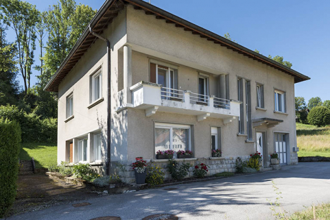 Façades antérieure et latérale gauche. © Région Bourgogne-Franche-Comté, Inventaire du patrimoine Façades antérieure et latérale gauche. © Région Bourgogne-Franche-Comté, Inventaire du patrimoine