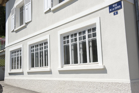 Façade latérale gauche : baies d’atelier. © Région Bourgogne-Franche-Comté, Inventaire du patrimoine Façade latérale gauche : baies d’atelier. © Région Bourgogne-Franche-Comté, Inventaire du patrimoine