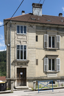 Maison : travée d'entrée sur la façade antérieure. © Région Bourgogne-Franche-Comté, Inventaire du patrimoine Maison : travée d'entrée sur la façade antérieure. © Région Bourgogne-Franche-Comté, Inventaire du patrimoine