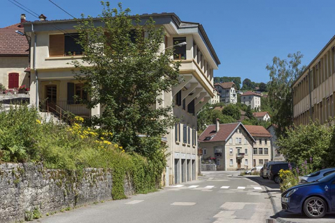 Vue d'ensemble depuis le sud : site ancien à gauche, site récent à droite. © Région Bourgogne-Franche-Comté, Inventaire du patrimoine Vue d'ensemble depuis le sud : site ancien à gauche, site récent à droite. © Région Bourgogne-Franche-Comté, Inventaire du patrimoine