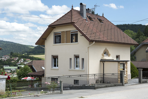 Façades antérieure et latérale gauche. © Région Bourgogne-Franche-Comté, Inventaire du patrimoine Façades antérieure et latérale gauche. © Région Bourgogne-Franche-Comté, Inventaire du patrimoine
