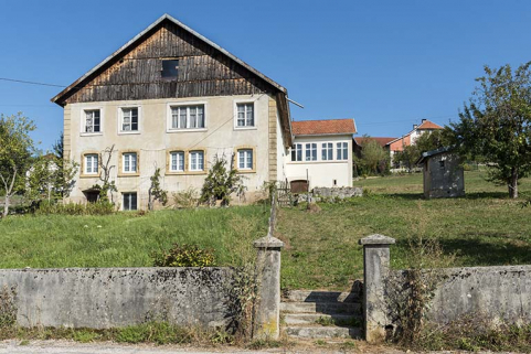 Façade antérieure et atelier de fabrication. © Région Bourgogne-Franche-Comté, Inventaire du patrimoine Façade antérieure et atelier de fabrication. © Région Bourgogne-Franche-Comté, Inventaire du patrimoine
