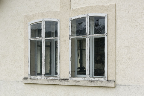 Atelier de fabrication : fenêtre horlogère dans le mur pignon oriental. © Région Bourgogne-Franche-Comté, Inventaire du patrimoine