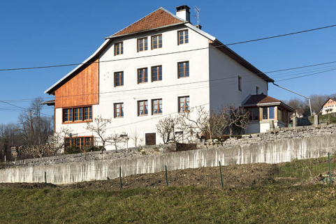 Façades antérieure et latérale gauche. © Région Bourgogne-Franche-Comté, Inventaire du patrimoine Façades antérieure et latérale gauche. © Région Bourgogne-Franche-Comté, Inventaire du patrimoine