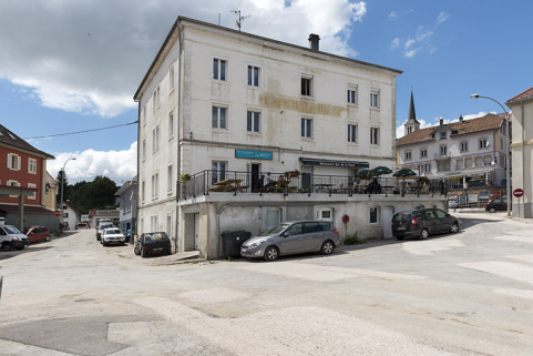 Immeuble : façade latérale gauche, de trois quarts gauche. © Région Bourgogne-Franche-Comté, Inventaire du patrimoine Immeuble : façade latérale gauche, de trois quarts gauche. © Région Bourgogne-Franche-Comté, Inventaire du patrimoine