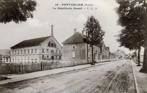 Pontarlier (Doubs) - La distillerie Junod, carte postale, s.d. [fin 19e ou début 20e siècle]. © Région Bourgogne-Franche-Comté, Inventaire du patrimoine