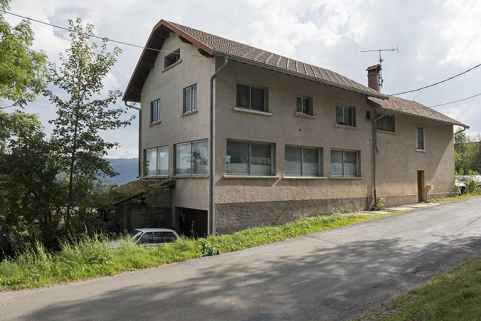 Façades antérieure et latérale gauche. © Région Bourgogne-Franche-Comté, Inventaire du patrimoine Façades antérieure et latérale gauche. © Région Bourgogne-Franche-Comté, Inventaire du patrimoine