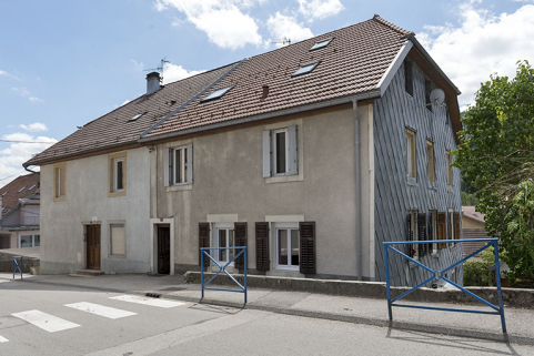Façades antérieure et latérale droite. © Région Bourgogne-Franche-Comté, Inventaire du patrimoine Façades antérieure et latérale droite. © Région Bourgogne-Franche-Comté, Inventaire du patrimoine