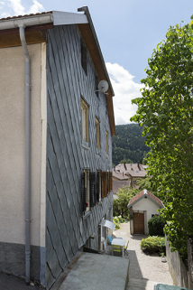 Façade latérale droite, vue en enfilade, et latrines. © Région Bourgogne-Franche-Comté, Inventaire du patrimoine Façade latérale droite, vue en enfilade, et latrines. © Région Bourgogne-Franche-Comté, Inventaire du patrimoine