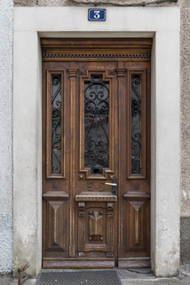Porte au n° 3. © Région Bourgogne-Franche-Comté, Inventaire du patrimoine Porte au n° 3. © Région Bourgogne-Franche-Comté, Inventaire du patrimoine