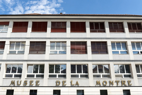 Façade antérieure, vue en contre-plongée. © Région Bourgogne-Franche-Comté, Inventaire du patrimoine Façade antérieure, vue en contre-plongée. © Région Bourgogne-Franche-Comté, Inventaire du patrimoine