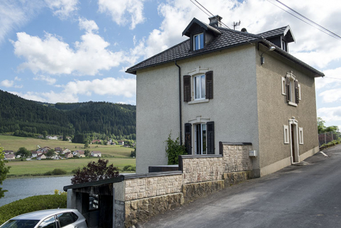 Façades antérieure et latérale gauche. © Région Bourgogne-Franche-Comté, Inventaire du patrimoine Façades antérieure et latérale gauche. © Région Bourgogne-Franche-Comté, Inventaire du patrimoine