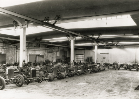 Atelier de montage, phot. Stainacre, s.d. [début 20e siècle]. © Région Bourgogne-Franche-Comté, Inventaire du patrimoine