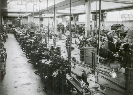 Atelier de décolletage (tours américains multibroches Acme-Gridley et tours suisses monobroches Beschler), s.d. [3e quart 20e siècle]. © Région Bourgogne-Franche-Comté, Inventaire du patrimoine