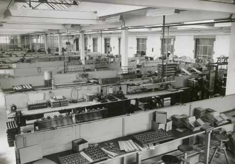Hall de montage, vers 1965.  © Région Bourgogne-Franche-Comté, Inventaire du patrimoine Hall de montage, vers 1965.  © Région Bourgogne-Franche-Comté, Inventaire du patrimoine