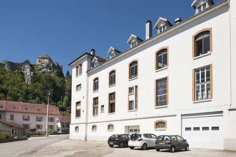 Façade postérieure vue de trois quarts droite. © Région Bourgogne-Franche-Comté, Inventaire du patrimoine