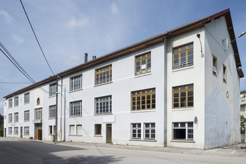Atelier de fabrication sur rue. Vue de trois quarts droite. © Région Bourgogne-Franche-Comté, Inventaire du patrimoine