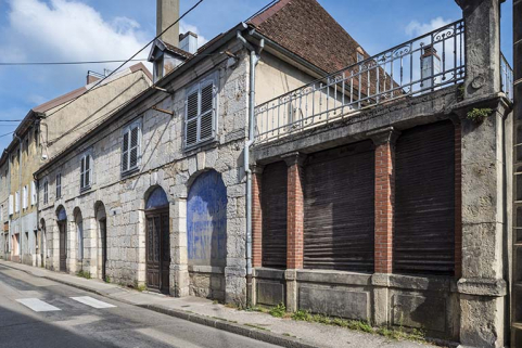 Vue rapprochée depuis le sud-ouest. © Région Bourgogne-Franche-Comté, Inventaire du patrimoine