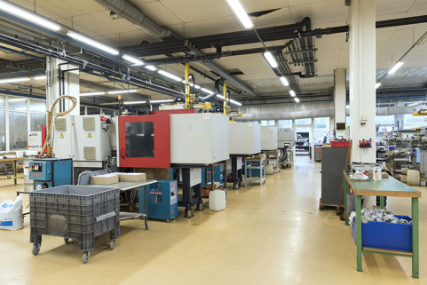 Atelier d'injection : les nouvelles presses. © Région Bourgogne-Franche-Comté, Inventaire du patrimoine Atelier d'injection : les nouvelles presses. © Région Bourgogne-Franche-Comté, Inventaire du patrimoine