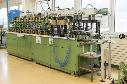 Atelier d'usinage : l'une des machines conçues et réalisées en interne. © Région Bourgogne-Franche-Comté, Inventaire du patrimoine Atelier d'usinage : l'une des machines conçues et réalisées en interne. © Région Bourgogne-Franche-Comté, Inventaire du patrimoine
