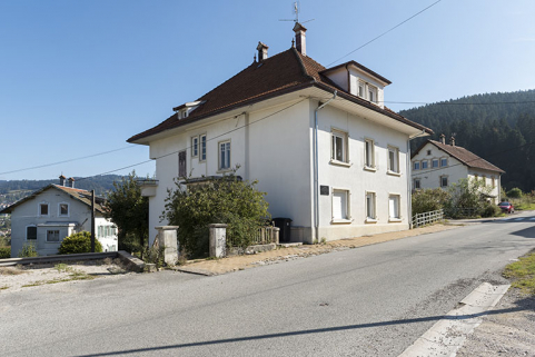 Vue d'ensemble, depuis le nord-ouest (façades antérieure et latérale gauche). © Région Bourgogne-Franche-Comté, Inventaire du patrimoine Vue d'ensemble, depuis le nord-ouest (façades antérieure et latérale gauche). © Région Bourgogne-Franche-Comté, Inventaire du patrimoine