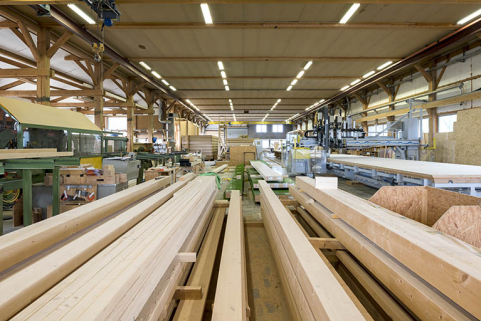 Nouveau site, atelier de fabrication : stockage d'éléments en bois. © Région Bourgogne-Franche-Comté, Inventaire du patrimoine