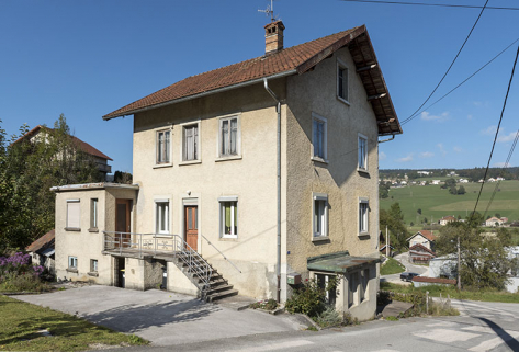 Façades antérieure et latérale gauche. © Région Bourgogne-Franche-Comté, Inventaire du patrimoine Façades antérieure et latérale gauche. © Région Bourgogne-Franche-Comté, Inventaire du patrimoine