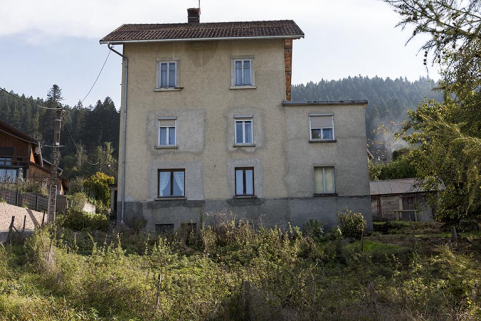 Façade latérale droite, vue en contre-plongée. © Région Bourgogne-Franche-Comté, Inventaire du patrimoine