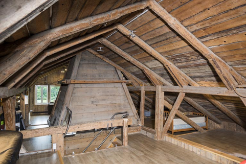 Etage en surcroît : charpente et tué. © Région Bourgogne-Franche-Comté, Inventaire du patrimoine Etage en surcroît : charpente et tué. © Région Bourgogne-Franche-Comté, Inventaire du patrimoine