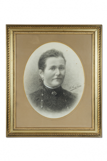 Portrait de Clara Marguier. © Région Bourgogne-Franche-Comté, Inventaire du patrimoine