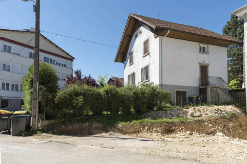 Vue d'ensemble, depuis le nord : usine à gauche, maison à droite. © Région Bourgogne-Franche-Comté, Inventaire du patrimoine Vue d'ensemble, depuis le nord : usine à gauche, maison à droite. © Région Bourgogne-Franche-Comté, Inventaire du patrimoine
