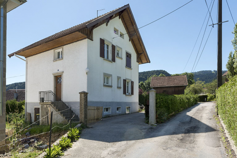 Maison : façades antérieure et latérale gauche. © Région Bourgogne-Franche-Comté, Inventaire du patrimoine Maison : façades antérieure et latérale gauche. © Région Bourgogne-Franche-Comté, Inventaire du patrimoine