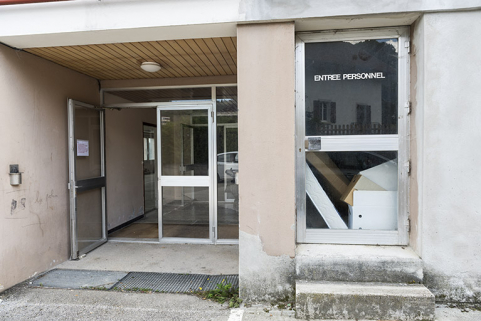 Usine : entrée sur la façade antérieure. © Région Bourgogne-Franche-Comté, Inventaire du patrimoine Usine : entrée sur la façade antérieure. © Région Bourgogne-Franche-Comté, Inventaire du patrimoine