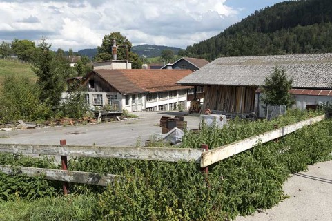 Site d'origine : atelier de fabrication nord et hangar industriel, depuis l'ouest. © Région Bourgogne-Franche-Comté, Inventaire du patrimoine