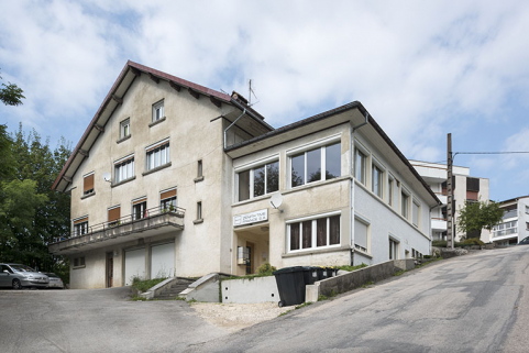 Façades antérieure et latérale droite. © Région Bourgogne-Franche-Comté, Inventaire du patrimoine Façades antérieure et latérale droite. © Région Bourgogne-Franche-Comté, Inventaire du patrimoine