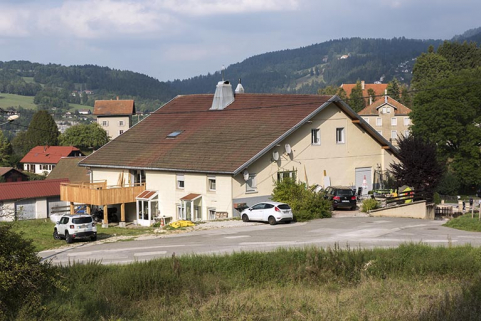 Vue d'ensemble, depuis le sud-ouest (façades antérieure et latérale gauche). © Région Bourgogne-Franche-Comté, Inventaire du patrimoine Vue d'ensemble, depuis le sud-ouest (façades antérieure et latérale gauche). © Région Bourgogne-Franche-Comté, Inventaire du patrimoine