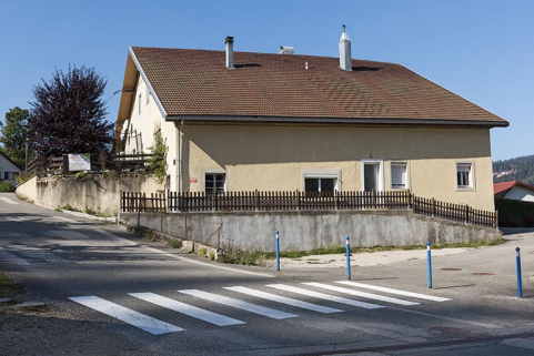 Façade latérale droite, de trois quarts gauche. © Région Bourgogne-Franche-Comté, Inventaire du patrimoine Façade latérale droite, de trois quarts gauche. © Région Bourgogne-Franche-Comté, Inventaire du patrimoine