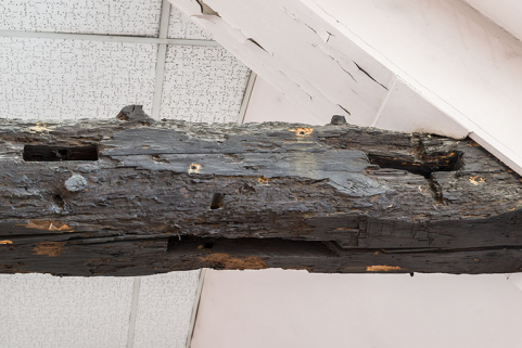 Etage en surcroît, partie droite : état d'un entrait de la salle de danse. © Région Bourgogne-Franche-Comté, Inventaire du patrimoine Etage en surcroît, partie droite : état d'un entrait de la salle de danse. © Région Bourgogne-Franche-Comté, Inventaire du patrimoine