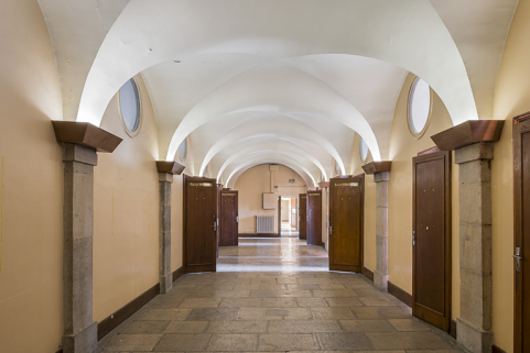 Premier étage, partie gauche : couloir central voûté. © Région Bourgogne-Franche-Comté, Inventaire du patrimoine Premier étage, partie gauche : couloir central voûté. © Région Bourgogne-Franche-Comté, Inventaire du patrimoine