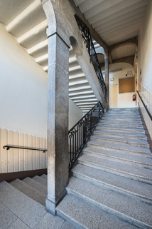 Grand escalier : deuxième volée depuis le premier repos. © Région Bourgogne-Franche-Comté, Inventaire du patrimoine Grand escalier : deuxième volée depuis le premier repos. © Région Bourgogne-Franche-Comté, Inventaire du patrimoine