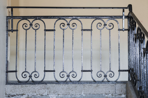Grand escalier : garde-corps du dernier palier. © Région Bourgogne-Franche-Comté, Inventaire du patrimoine Grand escalier : garde-corps du dernier palier. © Région Bourgogne-Franche-Comté, Inventaire du patrimoine