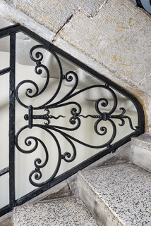 Grand escalier : motif d'extrémité du garde-corps (près d'un repos). © Région Bourgogne-Franche-Comté, Inventaire du patrimoine Grand escalier : motif d'extrémité du garde-corps (près d'un repos). © Région Bourgogne-Franche-Comté, Inventaire du patrimoine