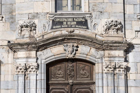 Portail : décor de la partie supérieure. © Région Bourgogne-Franche-Comté, Inventaire du patrimoine Portail : décor de la partie supérieure. © Région Bourgogne-Franche-Comté, Inventaire du patrimoine