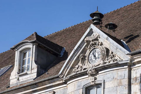 Fronton, de trois quarts. © Région Bourgogne-Franche-Comté, Inventaire du patrimoine Fronton, de trois quarts. © Région Bourgogne-Franche-Comté, Inventaire du patrimoine
